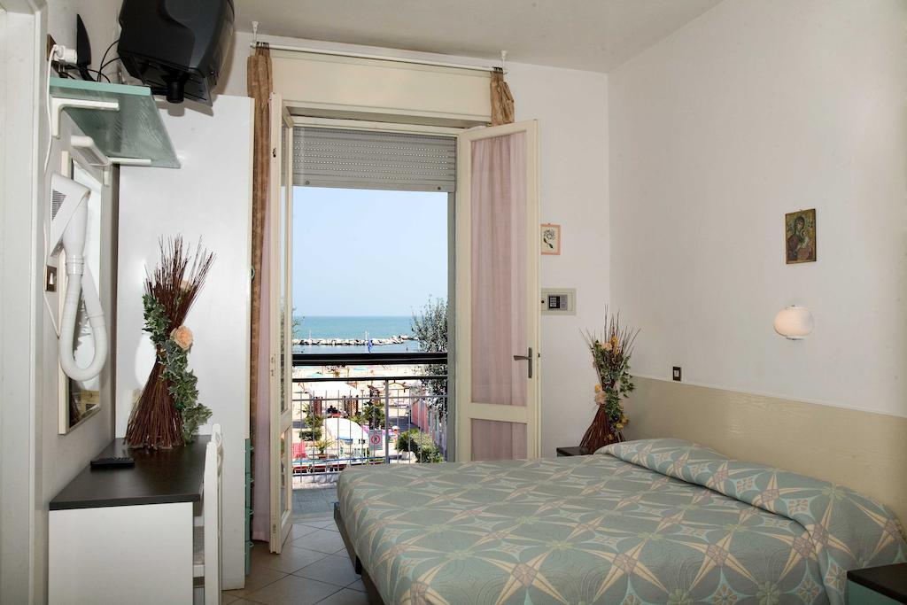Hotel Heaven Rimini Oda fotoğraf